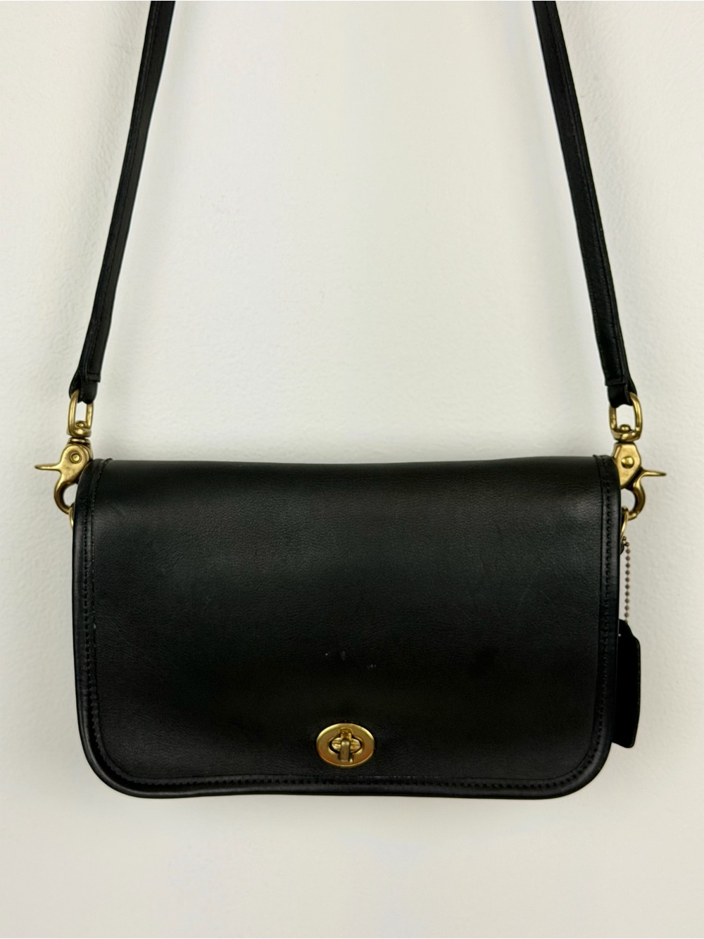 Vintage COACH Black Leather Pocket Purse with Gold Hardware - Picture 6 of 15